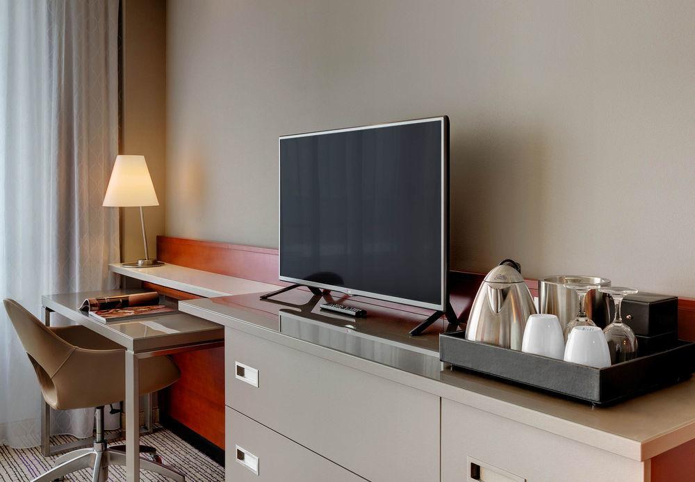 Courtyard By Marriott Zurich North Hotel Ngoại thất bức ảnh
