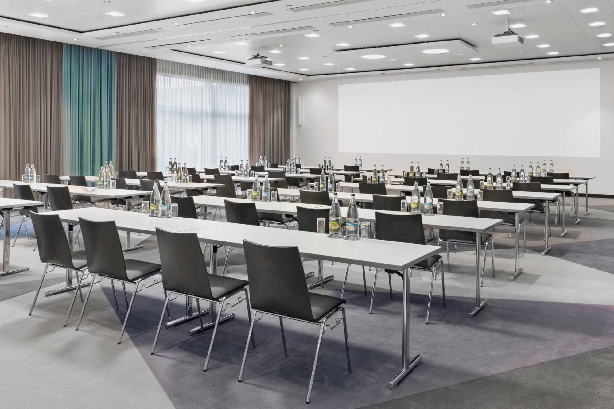 Courtyard By Marriott Zurich North Hotel Ngoại thất bức ảnh