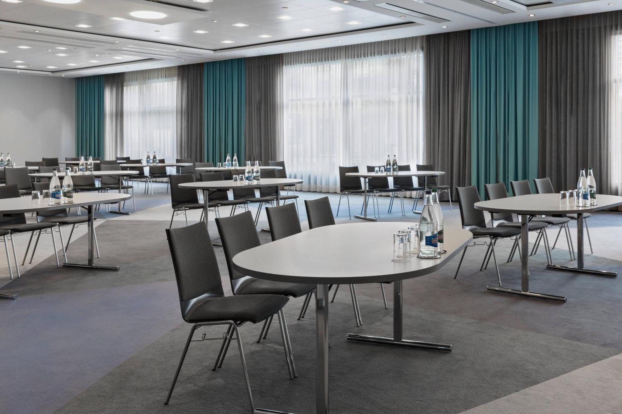 Courtyard By Marriott Zurich North Hotel Ngoại thất bức ảnh