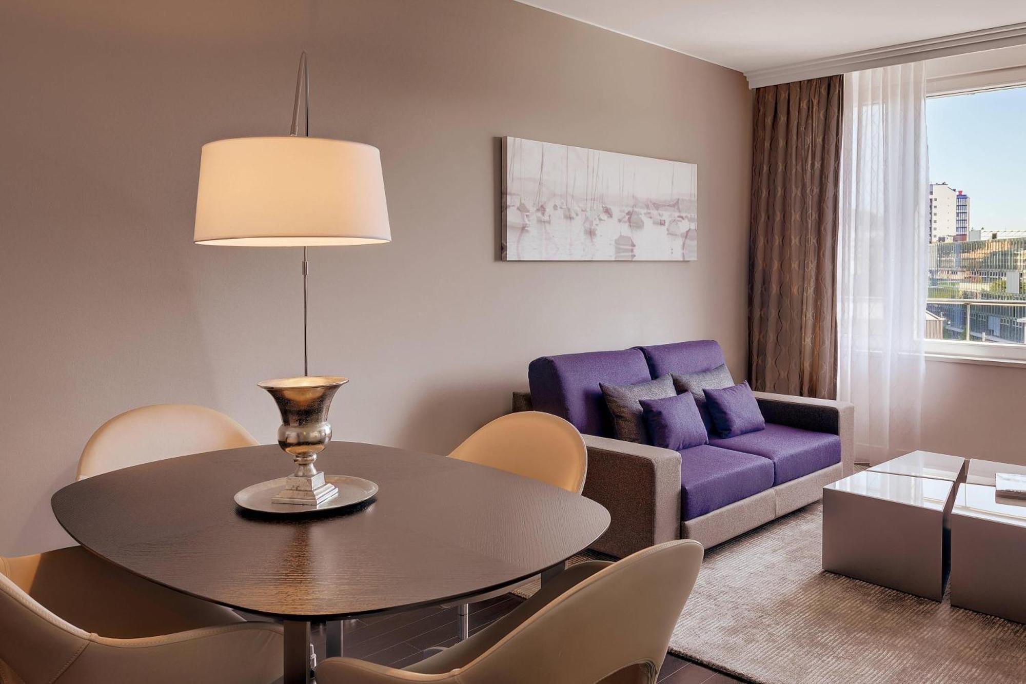 Courtyard By Marriott Zurich North Hotel Ngoại thất bức ảnh