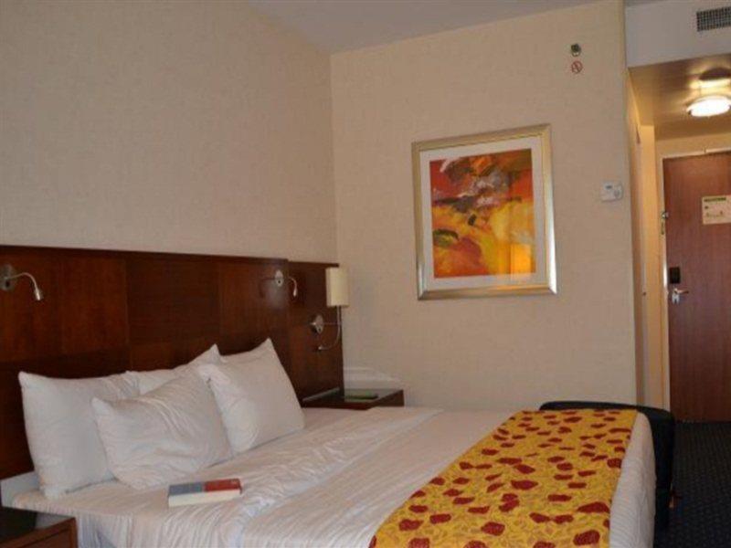 Courtyard By Marriott Zurich North Hotel Ngoại thất bức ảnh
